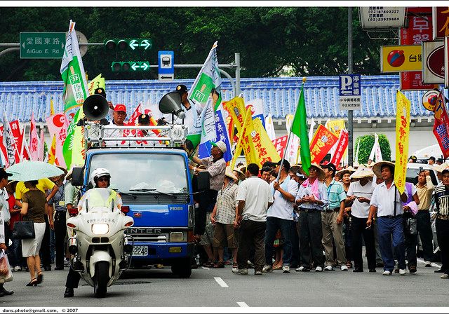 2007年，3500位豬農北上，到總統府前抗議萊克多巴胺放行政策。(圖片來源：Daniel M Shih，Flickr)