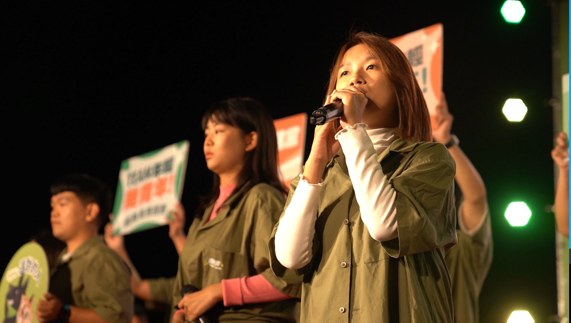 李云瑄上台助講，發表年輕人支持謝子涵的原因。