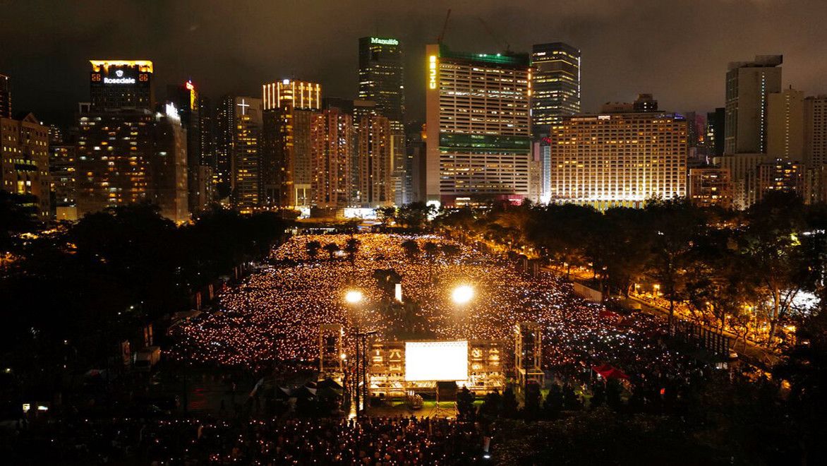 香港六四燭光聚會 參與者坐滿6個維園足球場
