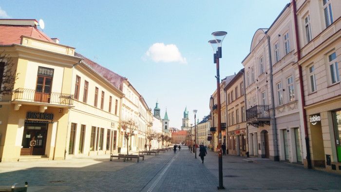 政府下禁令後，空蕩蕩的波蘭盧布林市中心街道。