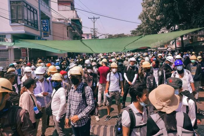 緬甸發生政變一個多月，仰光街頭每天都有不少示年輕威者聚集。 （圖／ Hnin提供）