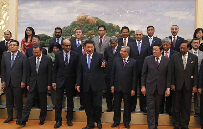 2014 年 10 月 24 日，中國國家主席習近平出席在北京人民大會堂舉行的亞洲基礎設施投資銀行簽約儀式。圖／美聯社
