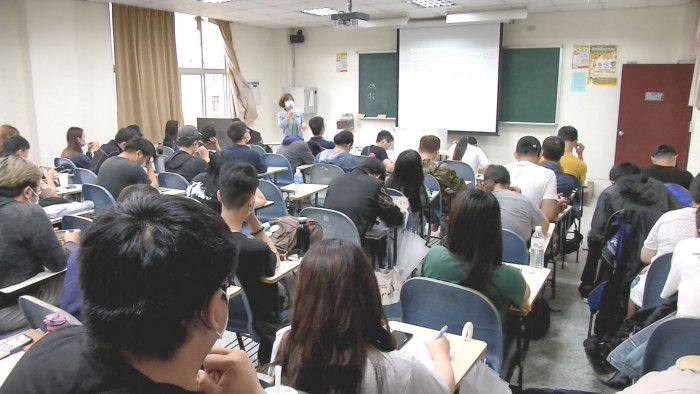May認為，台灣雇主聘請外籍畢業生意願低，開放更多「評點制」名額，實質意義不大。（圖／公視資料畫面）  