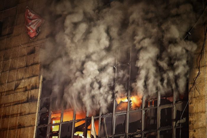 2021年6月30日彰化火車站斜對面喬友商業大樓發生火警，釀1消防員殉職、3名住客死亡。（圖／粘舜強JJ Nian）