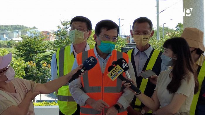 交通部長王國材9月21日前往花蓮東里車站勘災。