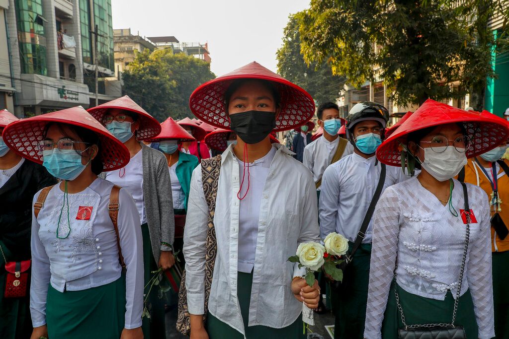 緬甸發生政變，有教師參與公民不合作運動（CDM）進行罷工示威。（圖／美聯社）